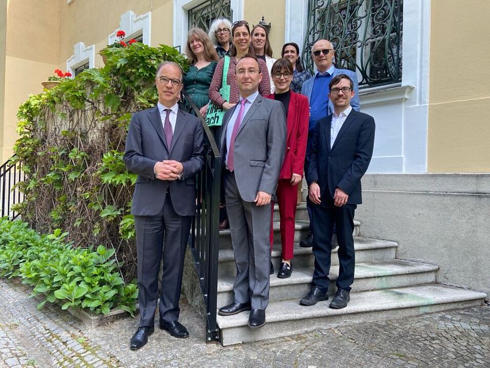 Gruppenfoto: Nederlandistik, Botschafter der Niederlande, Vertreter Flanderns